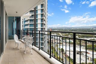 Modern 2BR Apartment in Southport Central - Gold Coast - 5