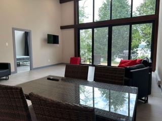 3-bedroom Lakefront Villa #7 - Lakefield - 0