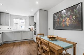 Modern 5-Bed Home in Maida Vale - 1
