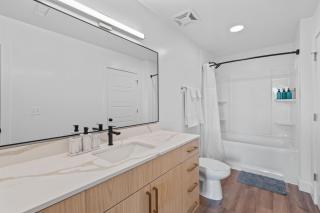 Stylish 2BR with Pool Central SLC - Great Access - 2