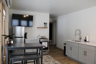 Arbutus Lake-King Suite-Pontoon Rentals - Traverse City - 1