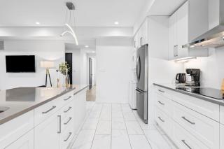 RentX Cozy Downtown London Parking WiFi - 3