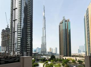 High-Rise Apartment by Burj and Fountain - 0