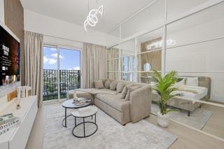 Modern 2BR Golfville Dubai - 9