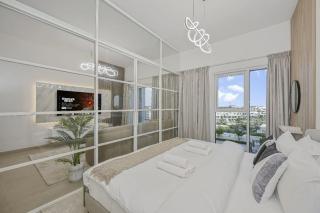 Modern 2BR Golfville Dubai - 8