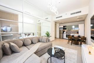 Modern 2BR Golfville Dubai - 7