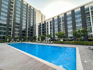 Modern 2BR Golfville Dubai - 6