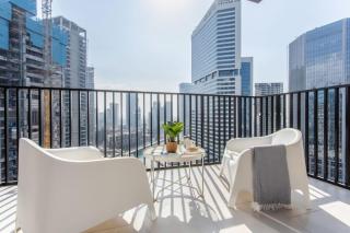 Waterfront 1 BR - Canal View - Fully Furnished - Business Bay - 15 Mins to Dubai Mall and Burj Khalifa - 6