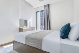 Waterfront 1 BR - Canal View - Fully Furnished - Business Bay - 15 Mins to Dubai Mall and Burj Khalifa - 5