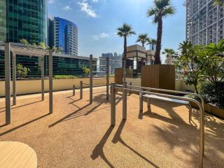 Waterfront 1 BR - Canal View - Fully Furnished - Business Bay - 15 Mins to Dubai Mall and Burj Khalifa - 2