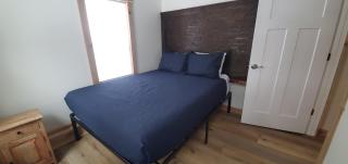 Arbutus Lake-King Suite-Pontoon Rentals - Traverse City - 3