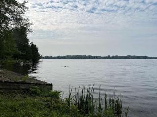3-bedroom Lakefront Villa #3 - Lakefield - 4