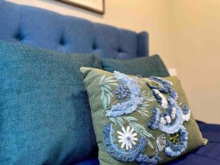 2 BR City Sanctuary - 5 Mins to Historical Salem! - Beverly - 6