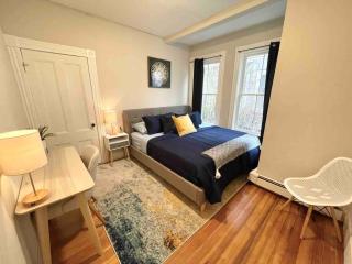 2 BR City Sanctuary - 5 Mins to Historical Salem! - Beverly - 5