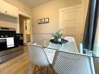 2 BR City Sanctuary - 5 Mins to Historical Salem! - Beverly - 3