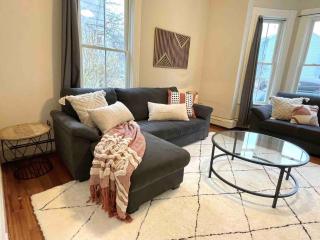 2 BR City Sanctuary - 5 Mins to Historical Salem! - Beverly - 1