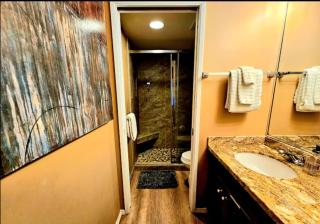 Resort Retreat Studio-Walk to Beach, Shops, Dining with AC, WIFI - 3