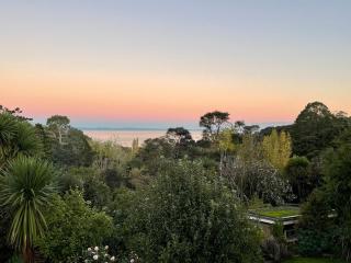 Stunning Bush View Escape - Auckland - 1