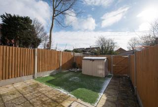 Parking Space, Doors onto Garden-Pet Friendly - Romford - 9