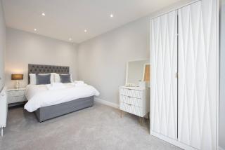Parking Space, Doors onto Garden-Pet Friendly - Romford - 8