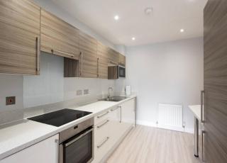 Parking Space, Doors onto Garden-Pet Friendly - Romford - 7