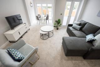 Parking Space, Doors onto Garden-Pet Friendly - Romford - 6