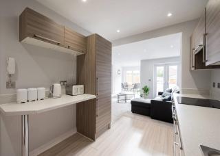 Parking Space, Doors onto Garden-Pet Friendly - Romford - 2