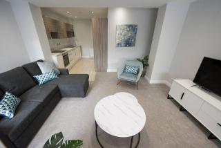 Parking Space, Doors onto Garden-Pet Friendly - Romford - 1