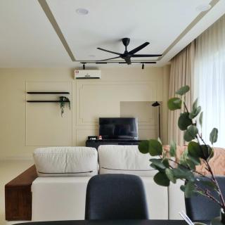 Serenity Medini - - 0