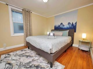 Affordable & Furnished Comfy Oakland Apt - 0