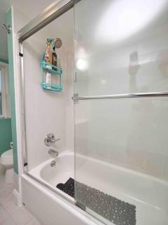 Affordable & Furnished Comfy Oakland Apt - 4