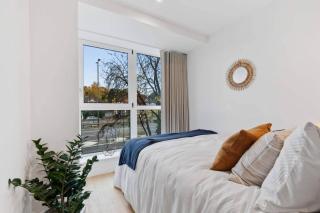 Coombe HIll Apartment - Excellent Location - Free Parking, Self-Check-In, Fast Wifi, Access to On-Site Gym, Cinema, Games Room and Work Space by Yoko Property - 4