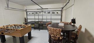 Private pool and spa, 10 miles to Disney, 20 Universal, ping pong, game room, washer, dryer, wifi - 4