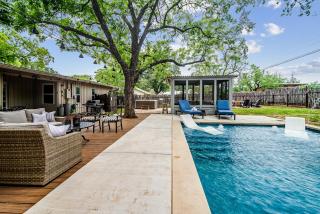 Blissful Haven with Hot Tub & Fire Pit - Fredericksburg - 5