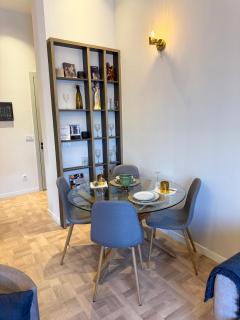 Cozy Urban Apartment - 6
