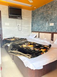 Hotel Shree dhan Laxmi palace - Jāmb - 7