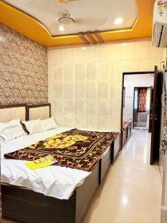 Hotel Shree dhan Laxmi palace - Jāmb - 1