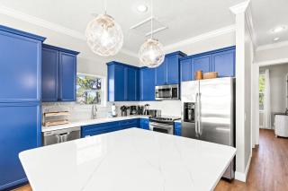 Sailors Cove: 5-Bedroom, 45 Baths, Sleeps 12! Steps Away from the Beach! - 2