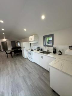 Cozy 4-Bedroom Cottage #1 in Innisfil - Innisfil - 7