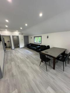 Cozy 4-Bedroom Cottage #1 in Innisfil - Innisfil - 6