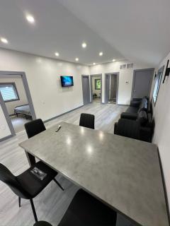Cozy 4-Bedroom Cottage #2 in Innisfil - Innisfil - 0