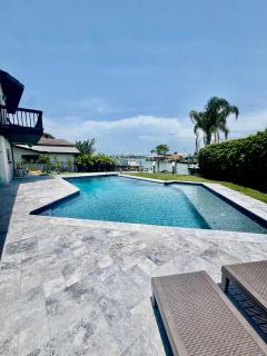 Clearwater Beach Waterfront Modern Villa 4BD 2BIG OPEN LOFT 4BT with Pool Boat Deck Sleep 15 - Clearwater Beach - 1