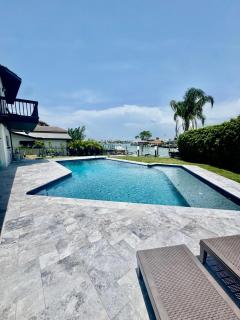 Clearwater Beach Waterfront Modern Villa 4BD 2BIG OPEN LOFT 4BT with Pool Boat Deck Sleep 15 - Clearwater Beach - 4