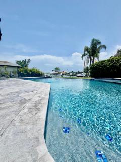 Clearwater Beach Waterfront Modern Villa 4BD 2BIG OPEN LOFT 4BT with Pool Boat Deck Sleep 15 - Clearwater Beach - 3