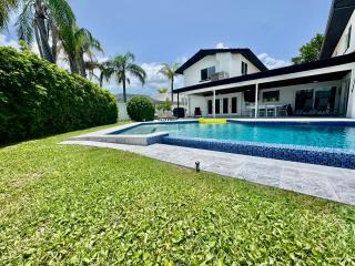 Clearwater Beach Waterfront Modern Villa 4BD 2BIG OPEN LOFT 4BT with Pool Boat Deck Sleep 15 - Clearwater Beach - 7