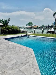 Clearwater Beach Waterfront Modern Villa 4BD 2BIG OPEN LOFT 4BT with Pool Boat Deck Sleep 15 - Clearwater Beach - 5