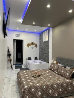 Suite GOLD by L Amaryllis I Jacuzzi & Sauna privé I Centre Béziers Arrivée autonome - 1