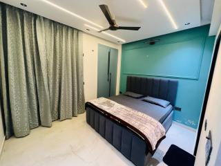 Sukhasan Retreat Chic 2BHK Retreat with Jacuzzi - New Delhi - 8
