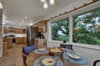 Serene Creek Front Home with Games+Grill! - Fredericksburg - 5