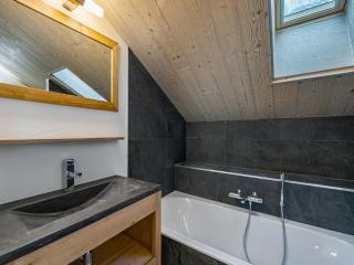 Chalet moderne avec parking et wifi, à proximité des pistes et commerces - FR-1-566-20 - Les Allues - 4
